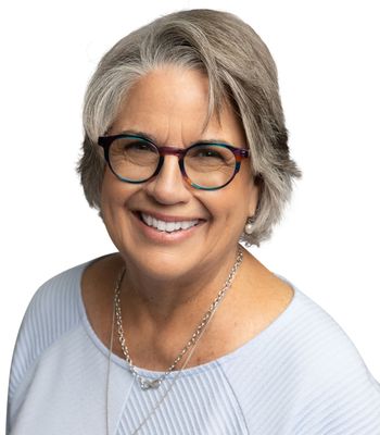Portrait of Cynthia Serra, REALTOR®.